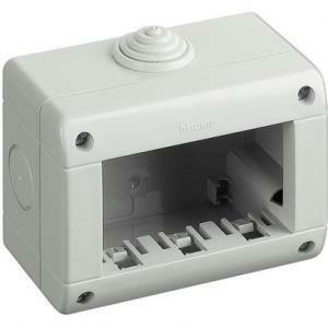 Custodia ip40 3p composta da base e coperchio 3 moduli matix 25403